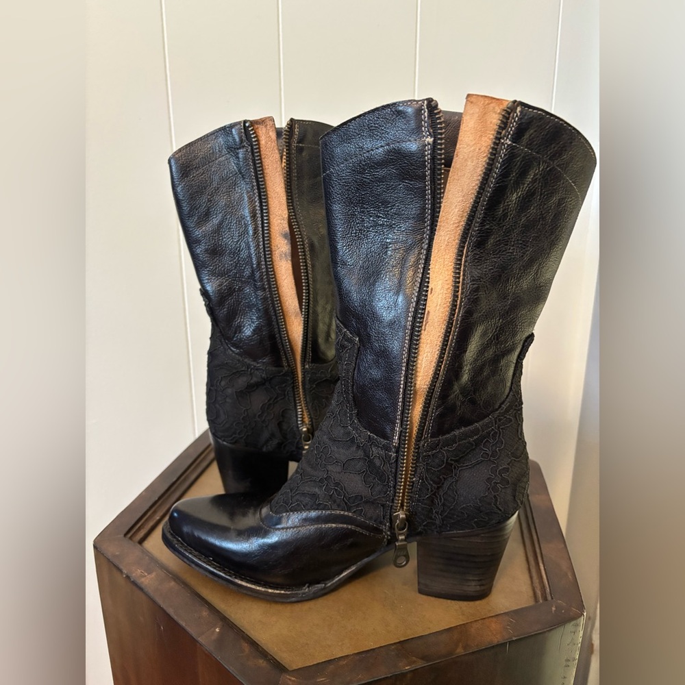 NWT Oak Tree Farms Basanti Boots Size 8.5 Black Leather w/Black Lace 2.5” Heel - Picture 4 of 16